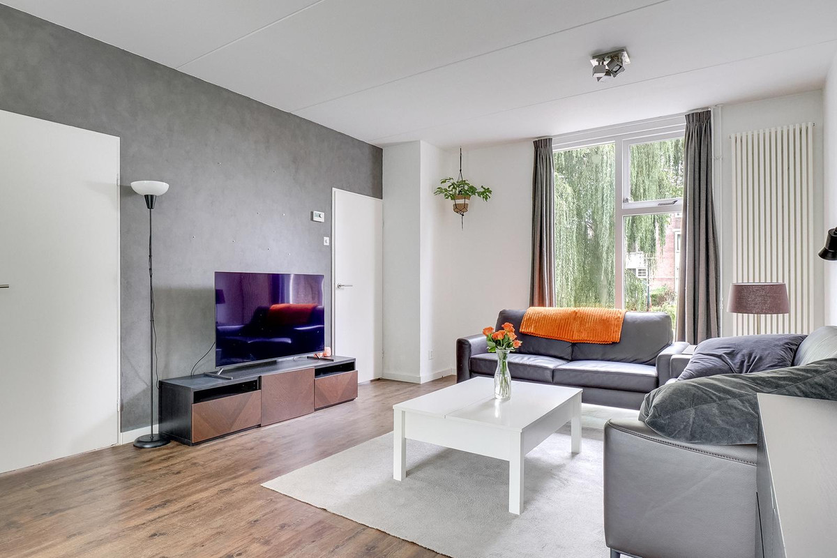 Tussenwoning te koop: Valeriaanveld 30, Woerden