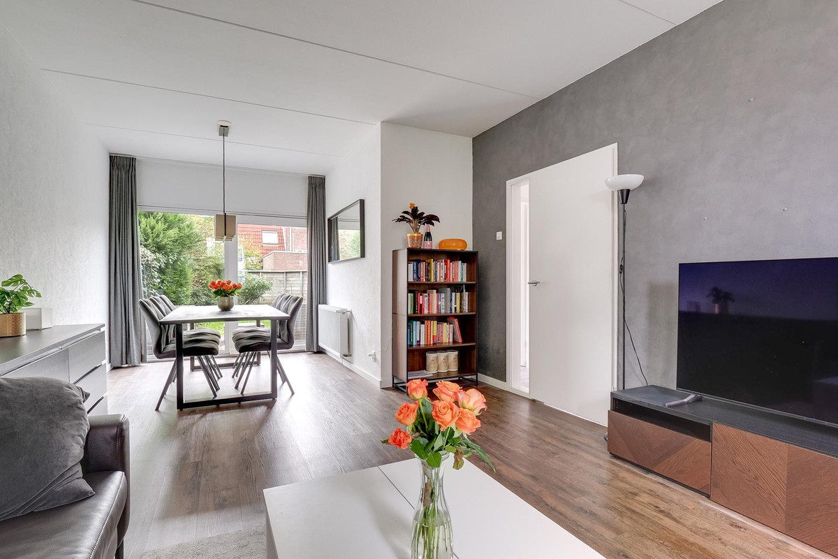 Tussenwoning te koop: Valeriaanveld 30, Woerden