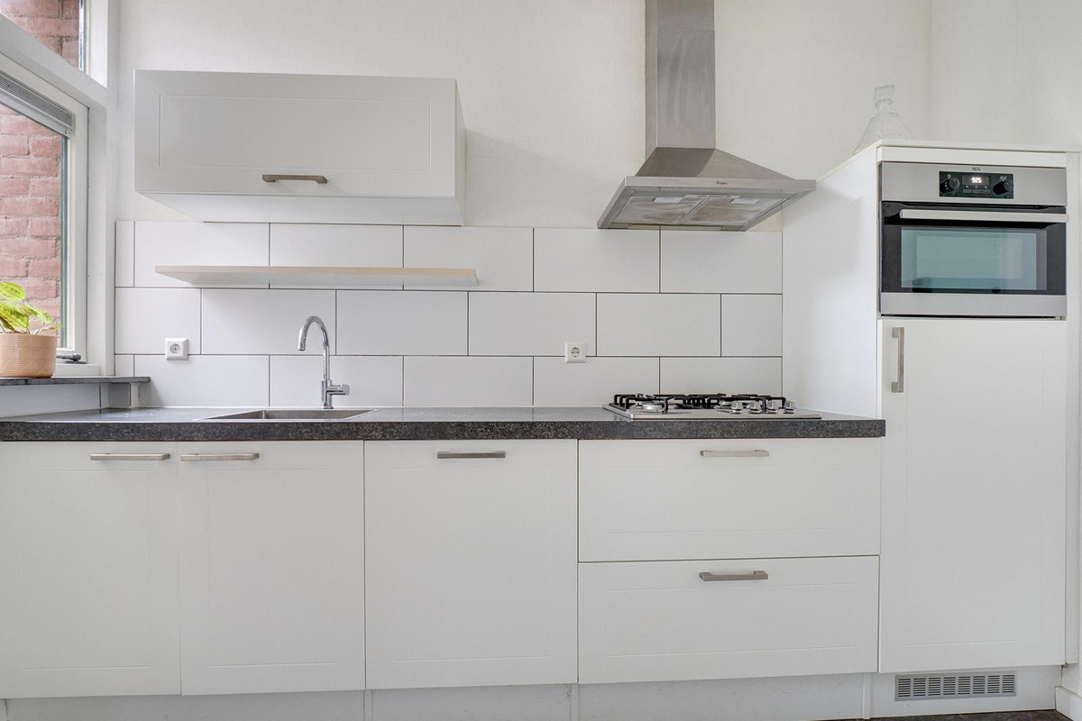 Tussenwoning te koop: Valeriaanveld 30, Woerden