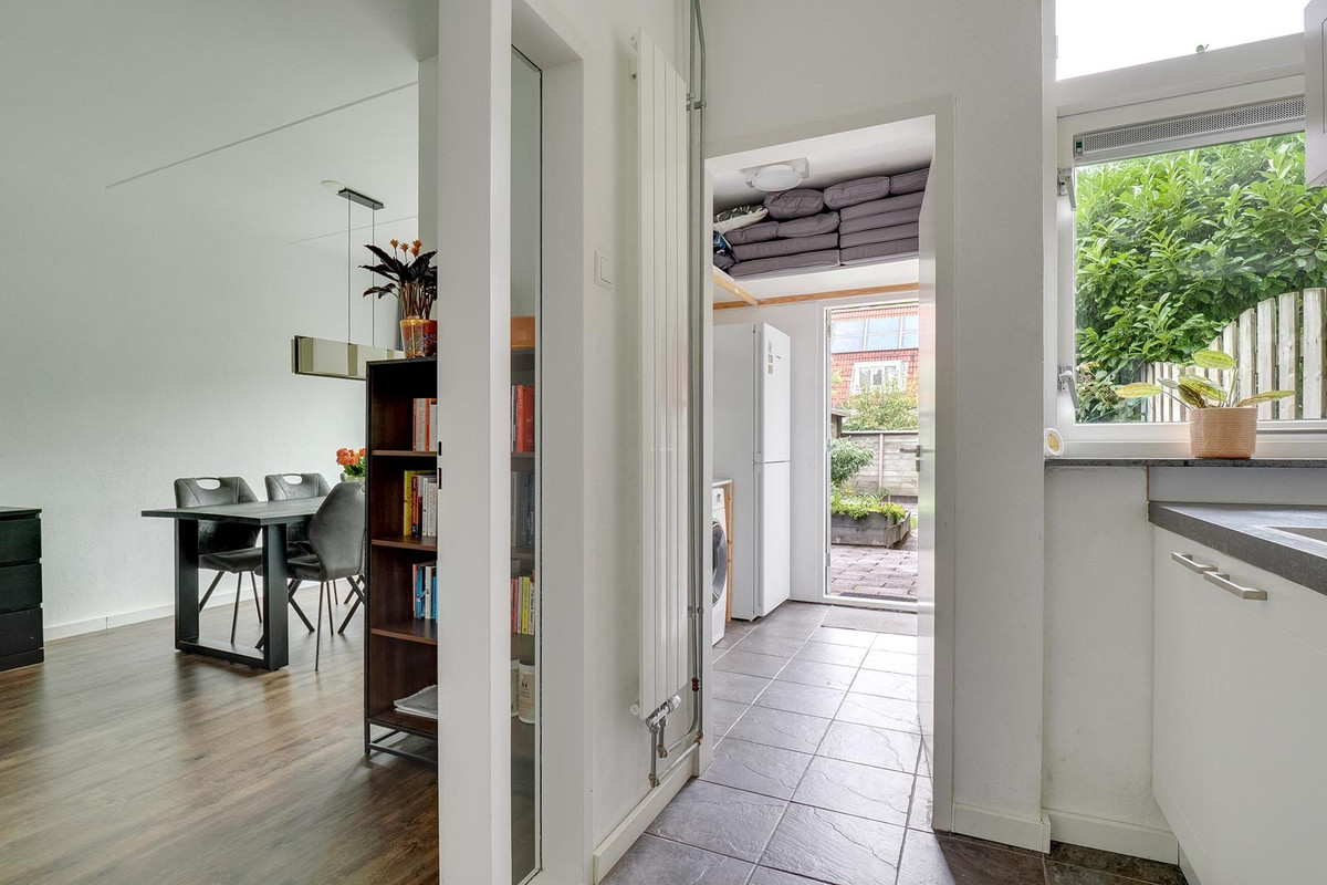 Tussenwoning te koop: Valeriaanveld 30, Woerden