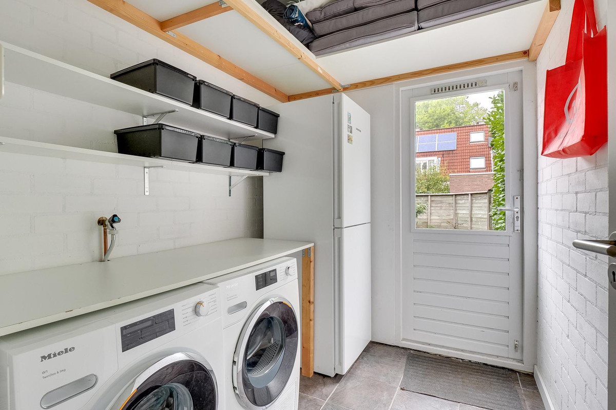 Tussenwoning te koop: Valeriaanveld 30, Woerden