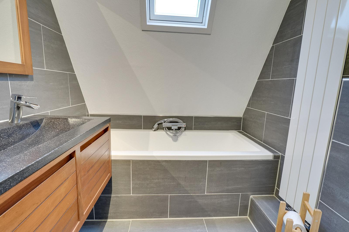 Tussenwoning te koop: Valeriaanveld 30, Woerden