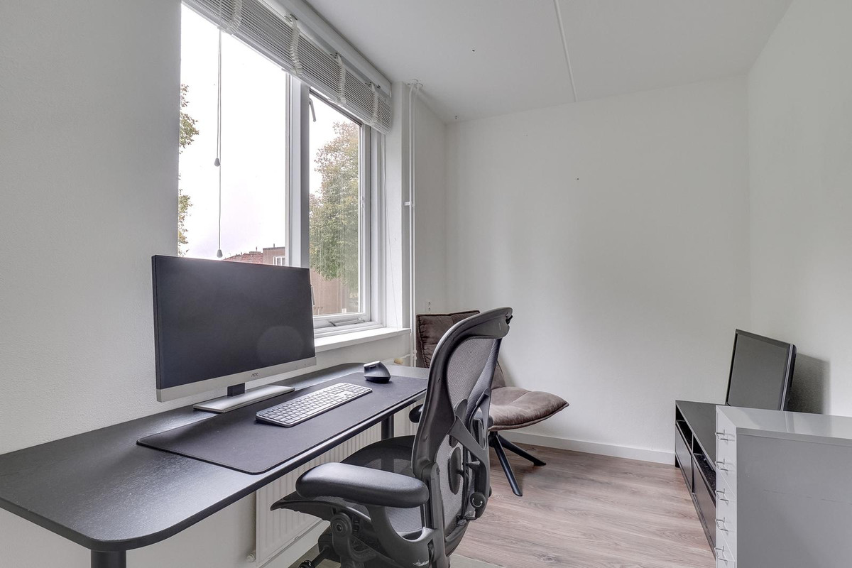 Tussenwoning te koop: Valeriaanveld 30, Woerden