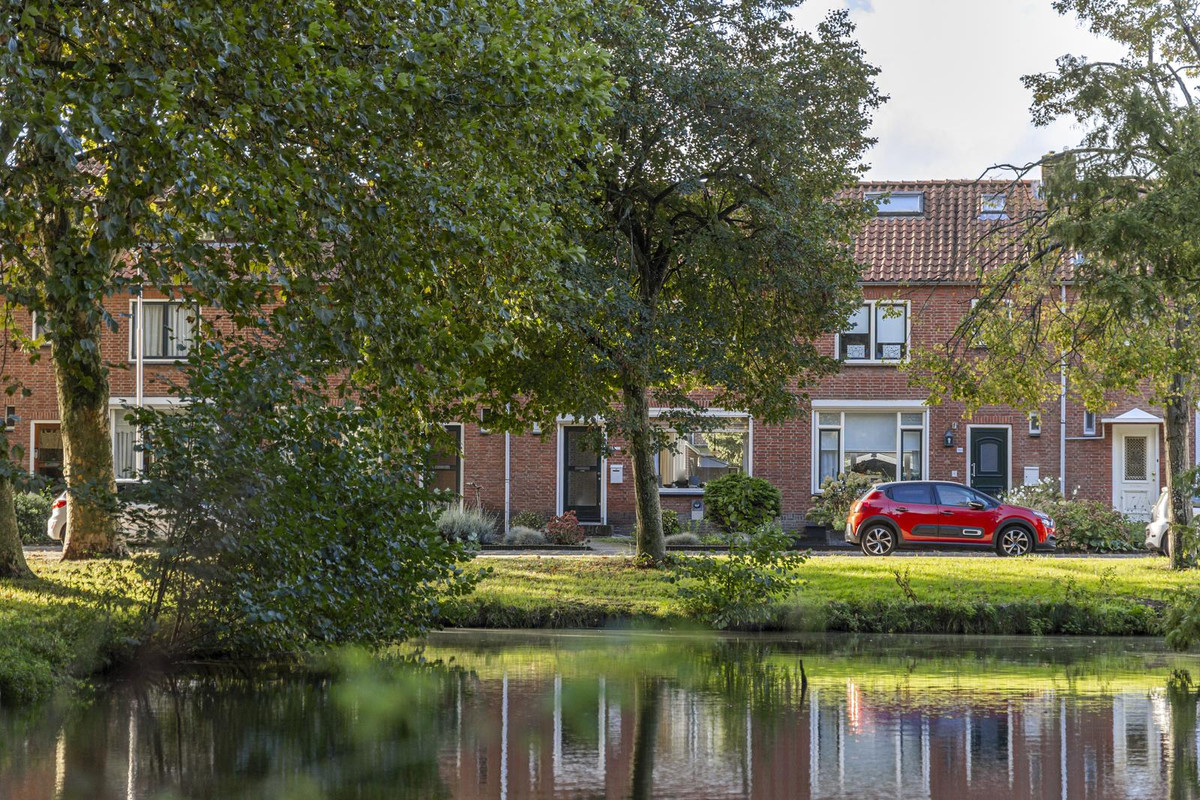 Tussenwoning te koop: Prof. Lorentzlaan 261, Sliedrecht
