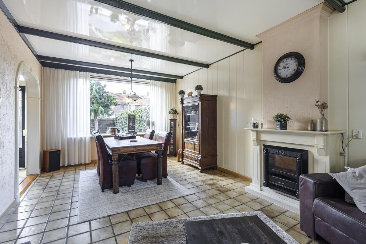Tussenwoning te koop: Prof. Lorentzlaan 261, Sliedrecht