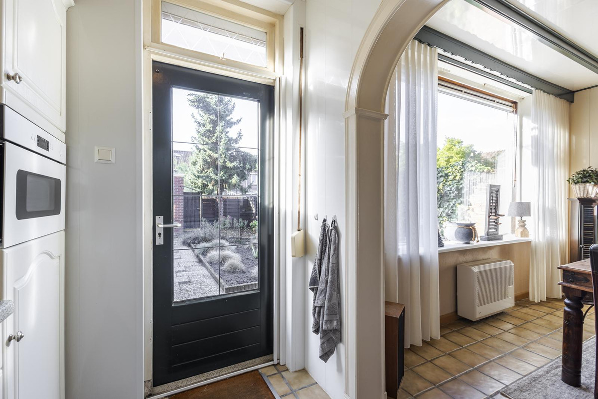 Tussenwoning te koop: Prof. Lorentzlaan 261, Sliedrecht