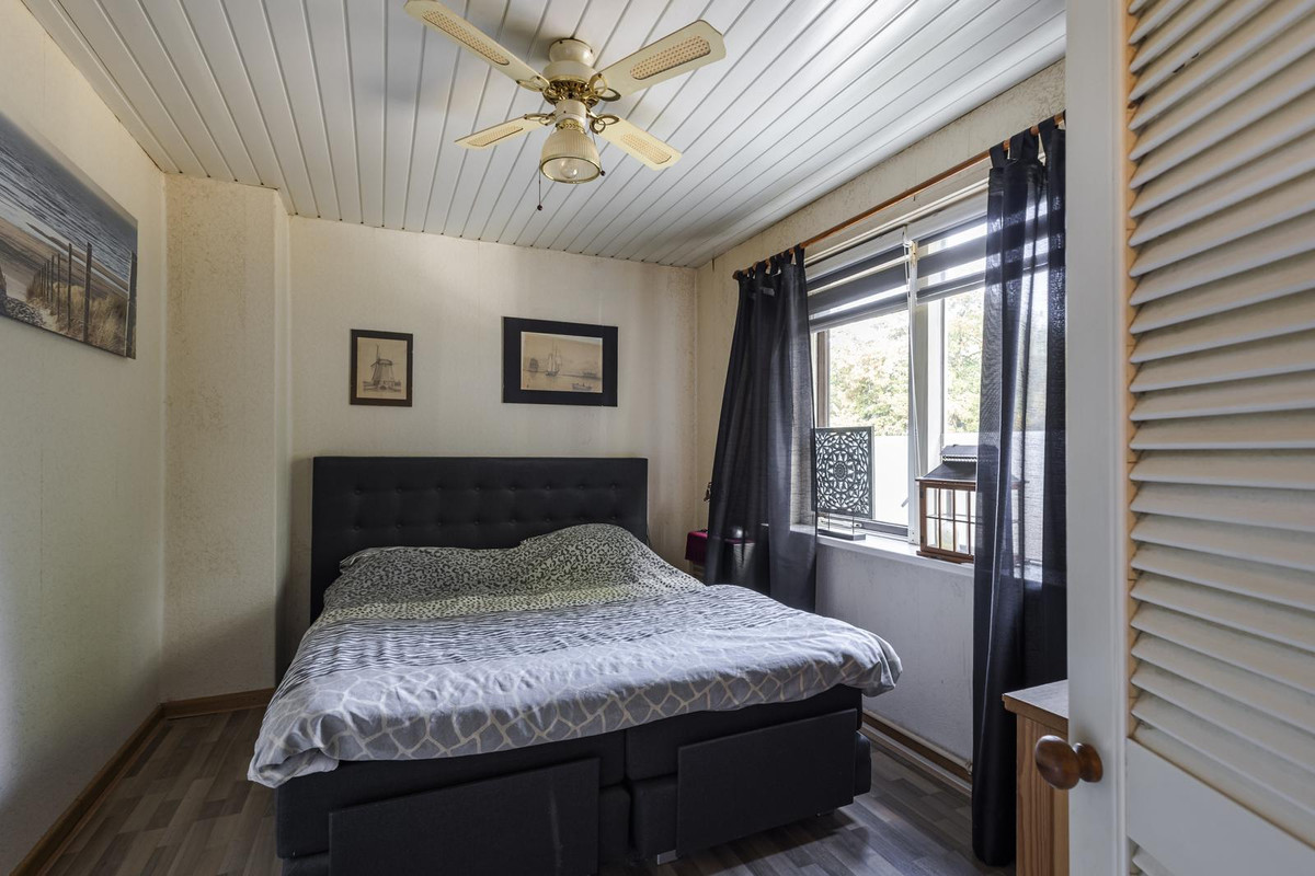 Tussenwoning te koop: Prof. Lorentzlaan 261, Sliedrecht