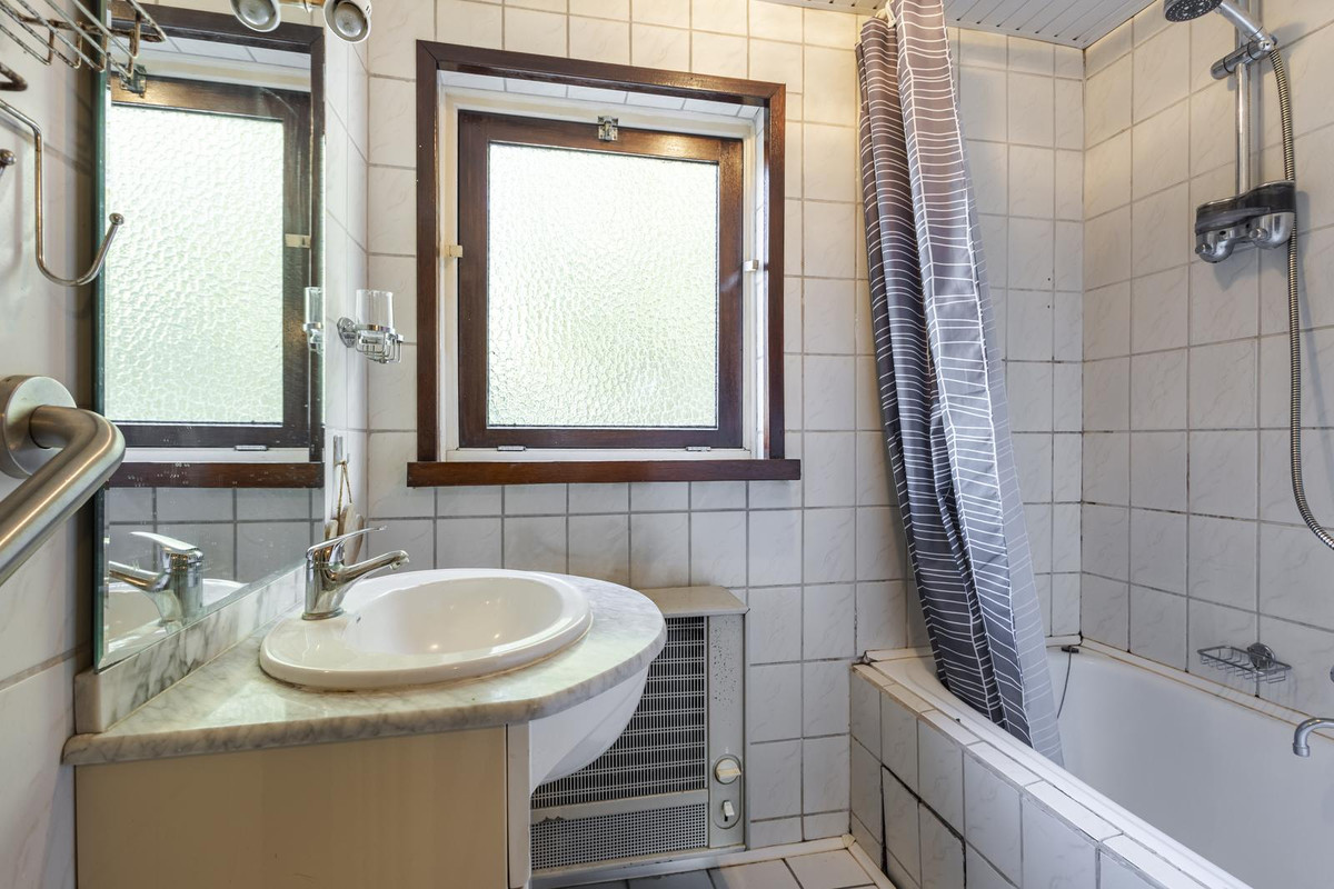 Tussenwoning te koop: Prof. Lorentzlaan 261, Sliedrecht