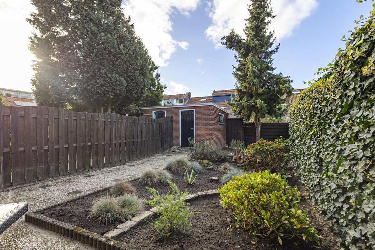 Tussenwoning te koop: Prof. Lorentzlaan 261, Sliedrecht