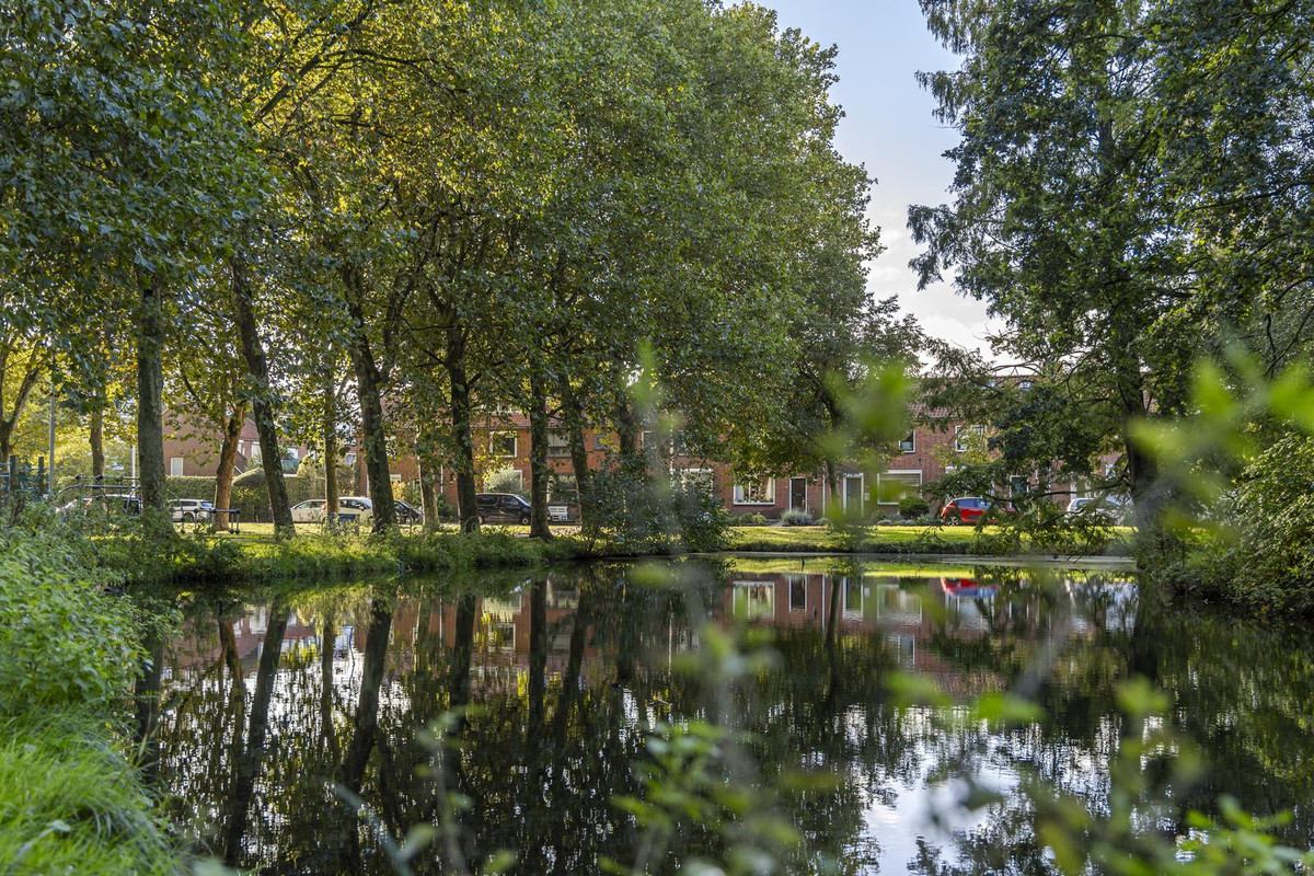 Tussenwoning te koop: Prof. Lorentzlaan 261, Sliedrecht