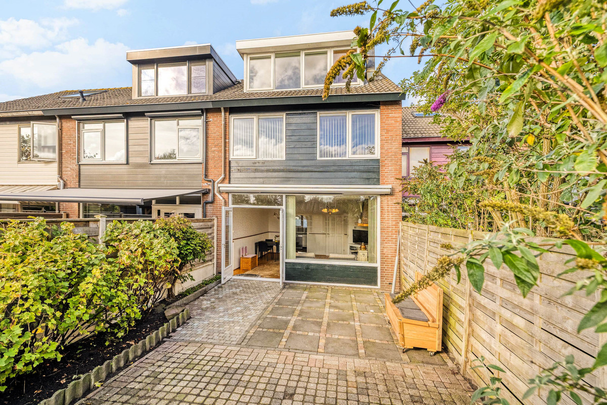 Tussenwoning te koop: Kruiszwin 3715, Julianadorp