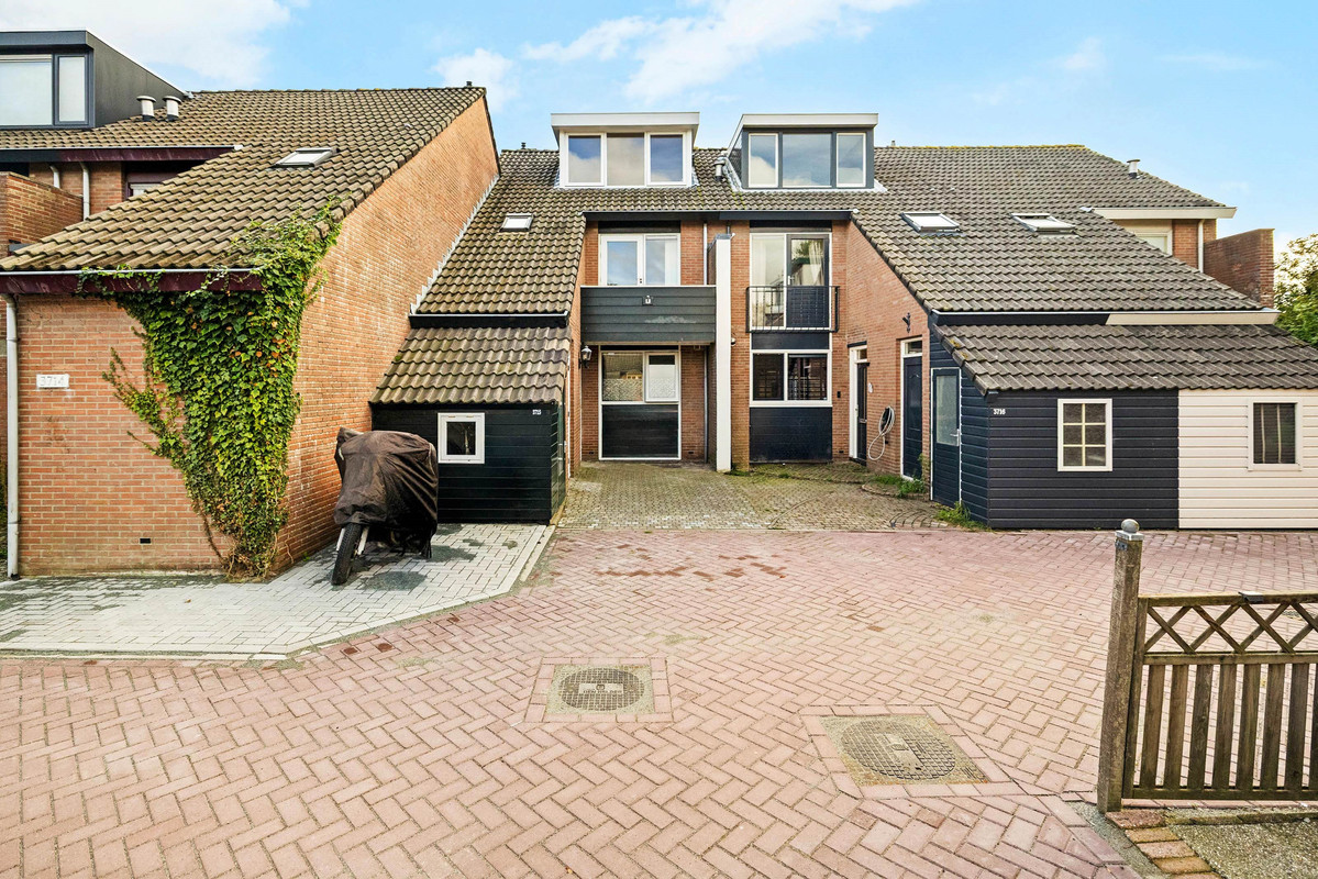 Tussenwoning te koop: Kruiszwin 3715, Julianadorp