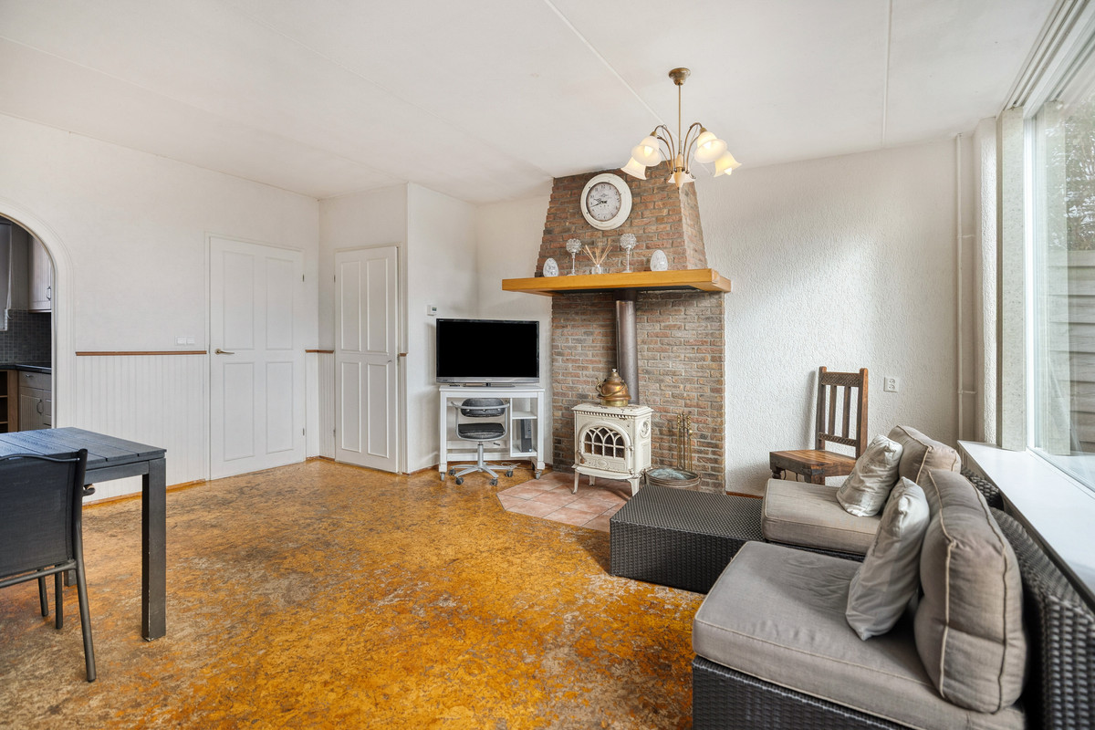 Tussenwoning te koop: Kruiszwin 3715, Julianadorp