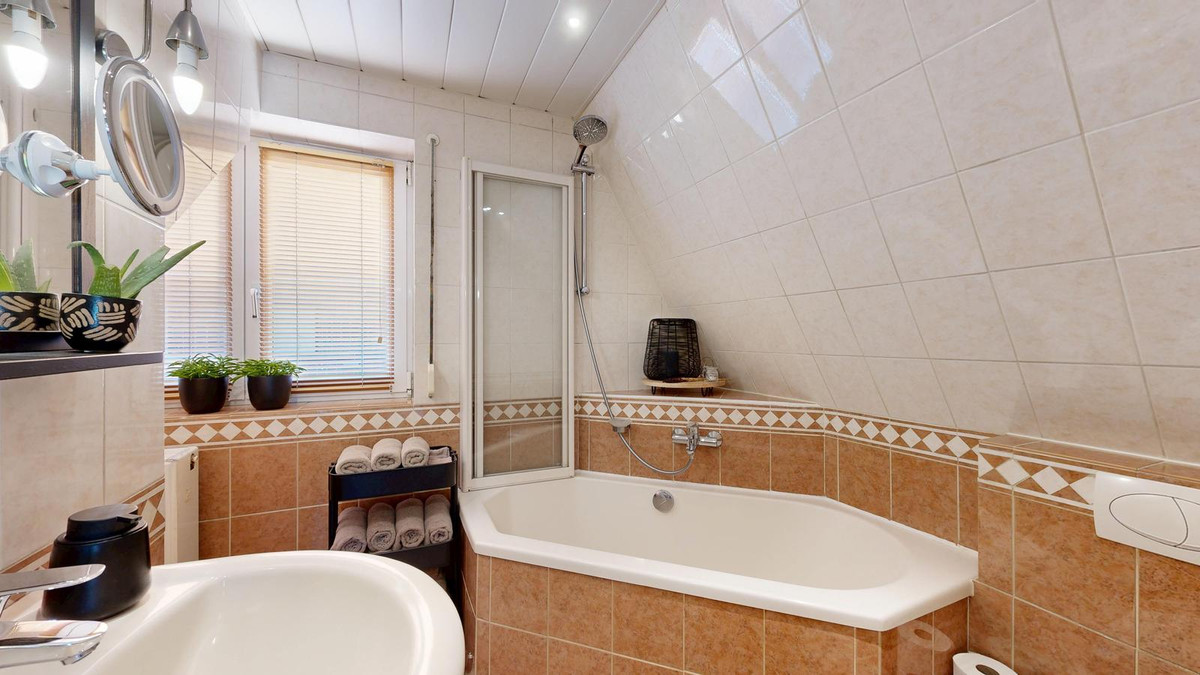 Hoekwoning te koop: Wilhelminastraat 11, Geleen
