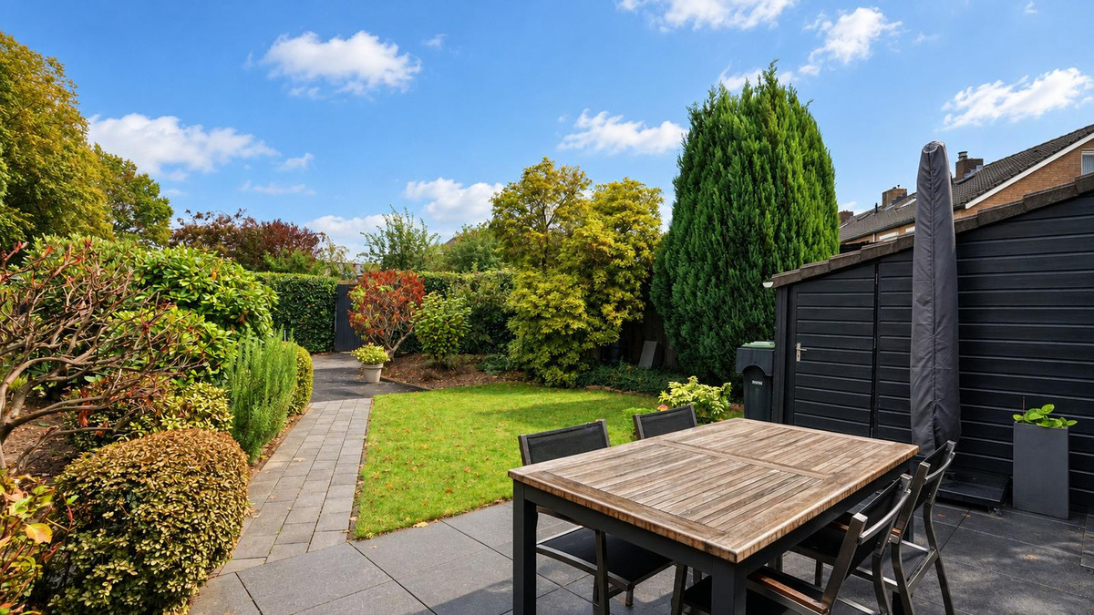Tussenwoning te koop: Hekerbeek 37, Geleen