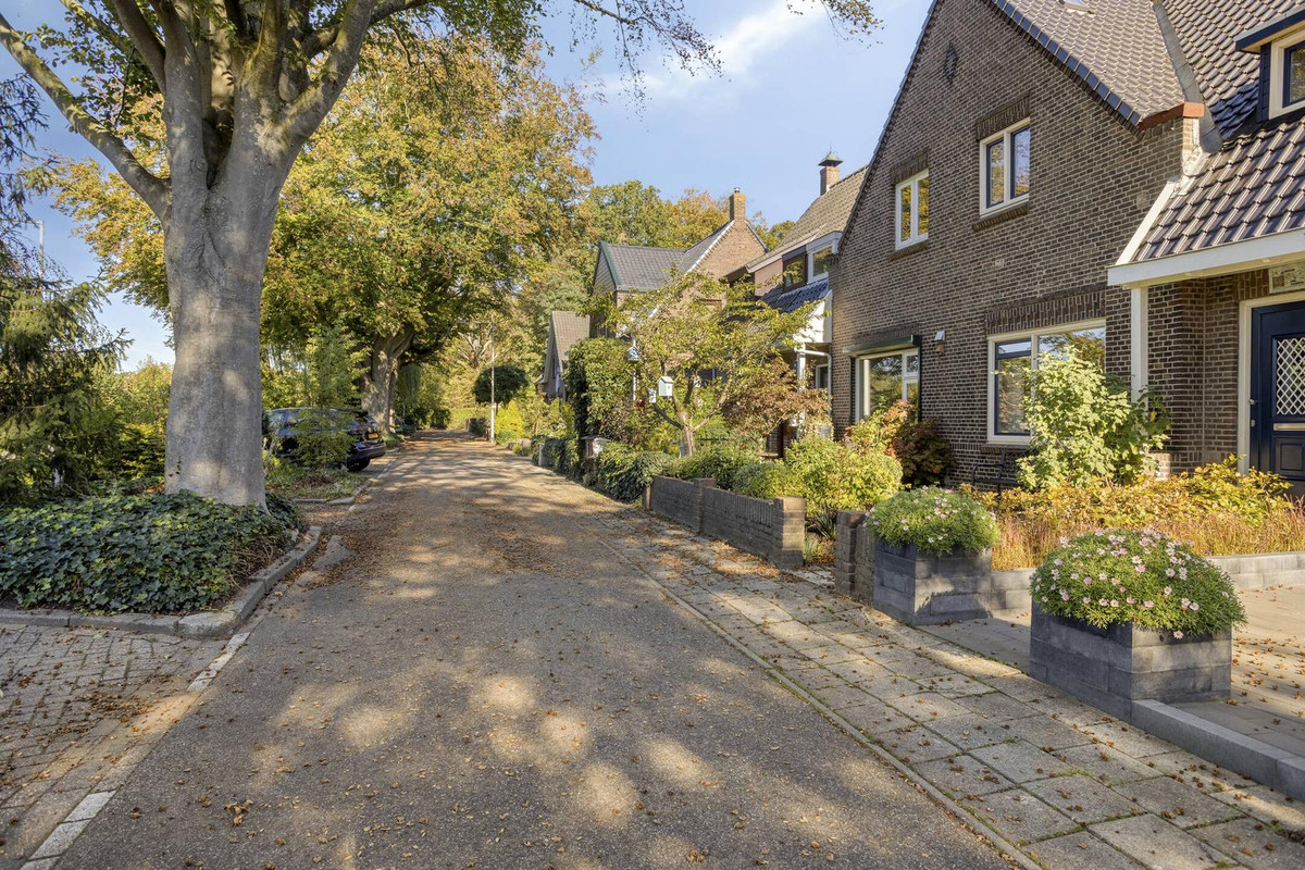 Tussenwoning te koop: Loolaan 8, Halsteren