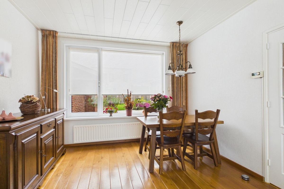 Twee-onder-één-kap te koop: Pastoor Mertensstraat 29, Sint Jansteen
