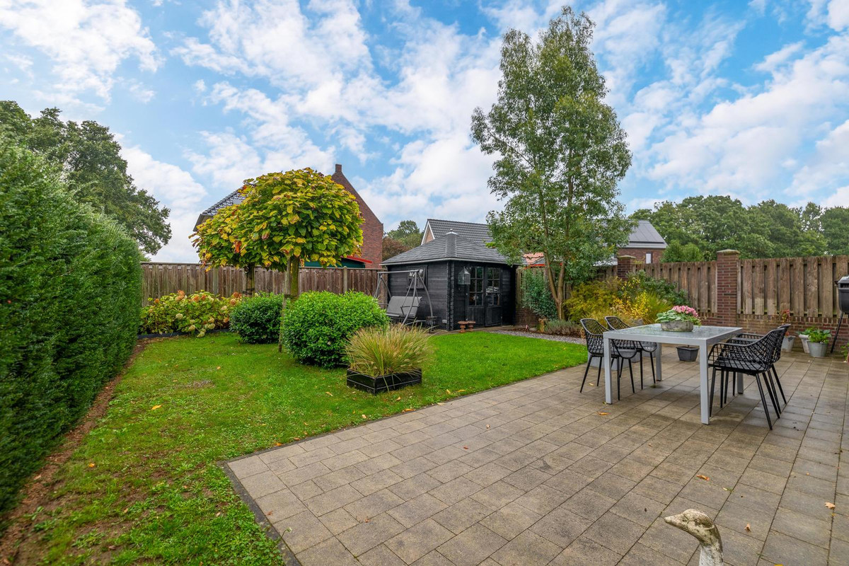 Hoekwoning te koop: Maaszicht 12, Lomm