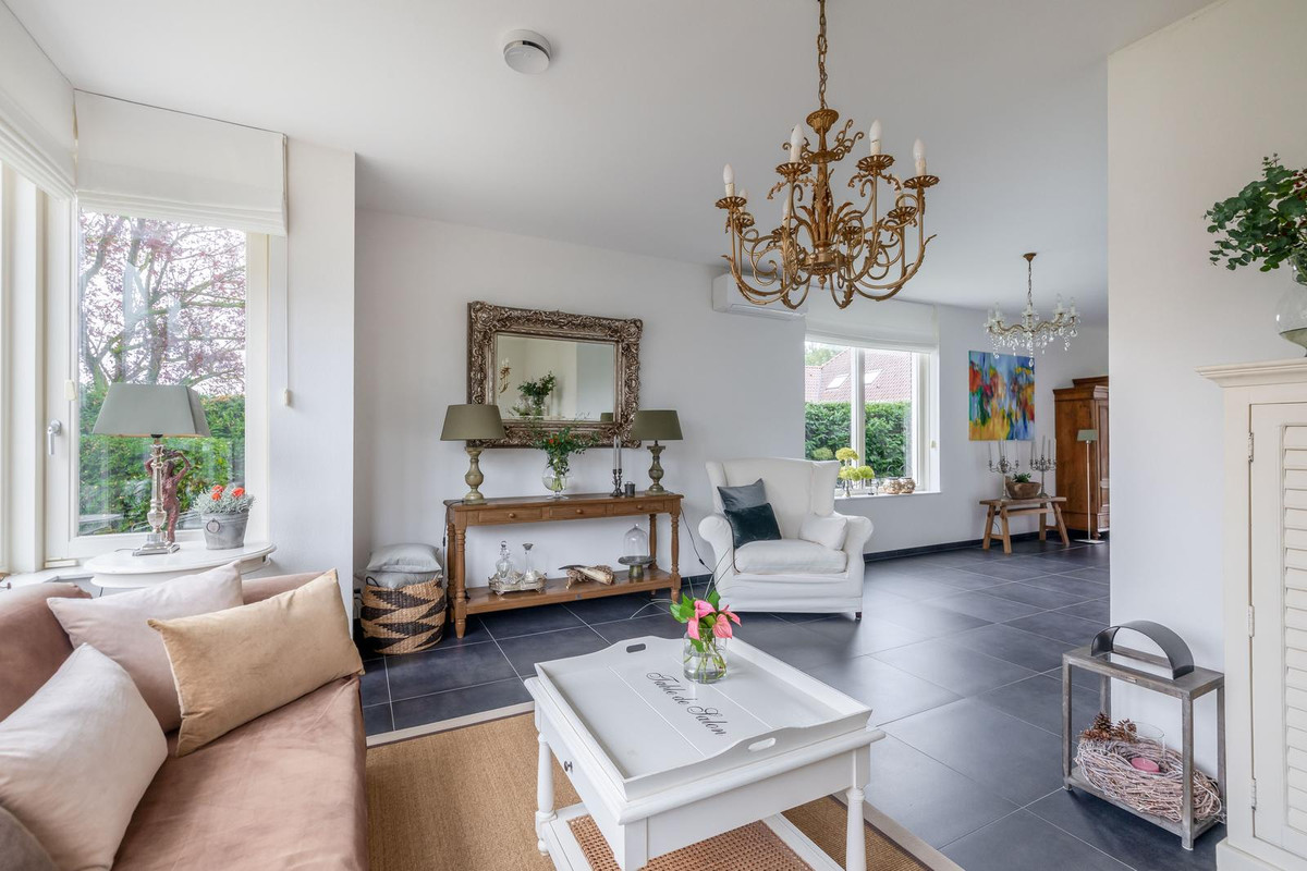 Hoekwoning te koop: Maaszicht 12, Lomm