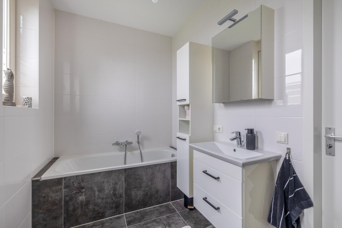 Hoekwoning te koop: Maaszicht 12, Lomm
