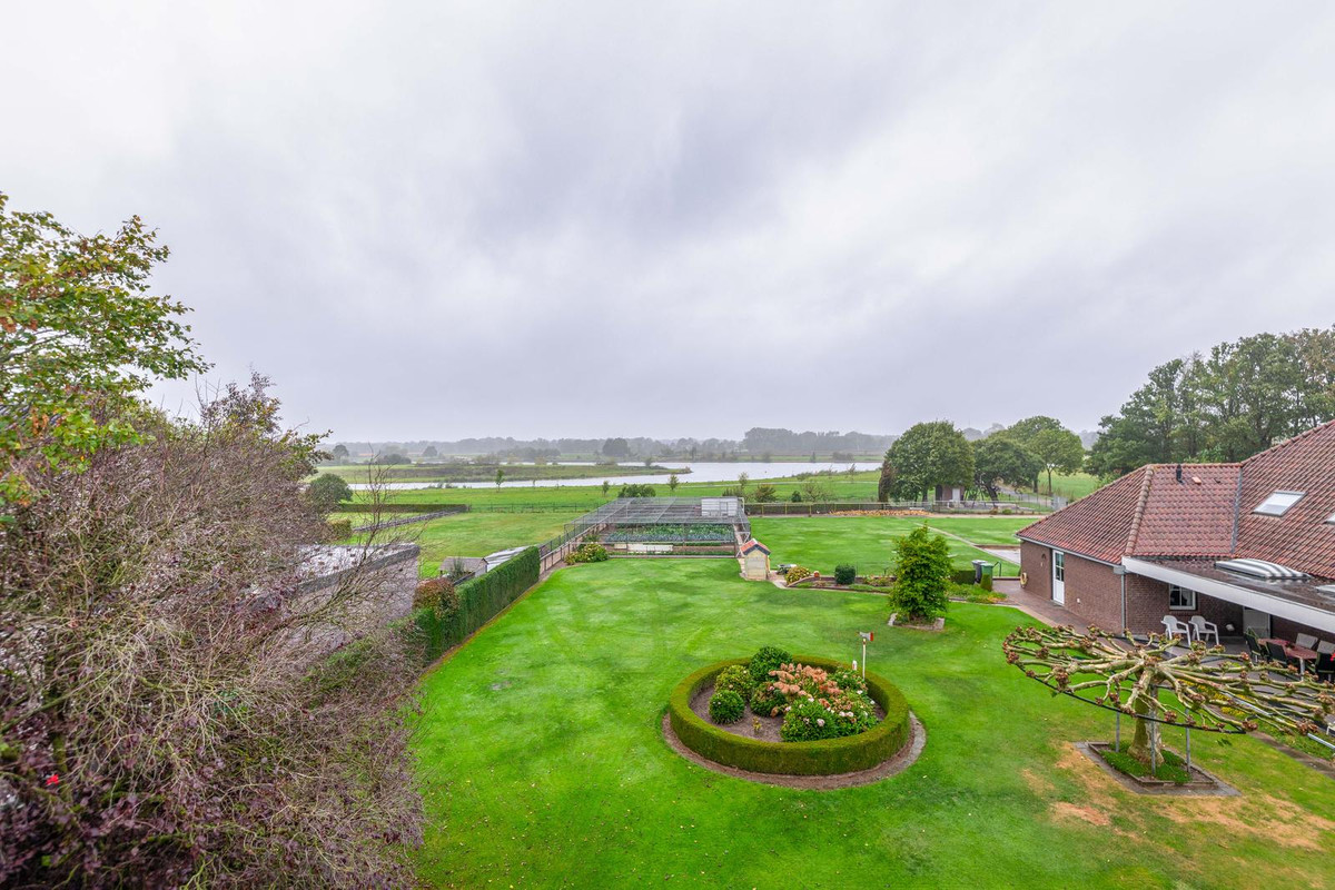 Hoekwoning te koop: Maaszicht 12, Lomm