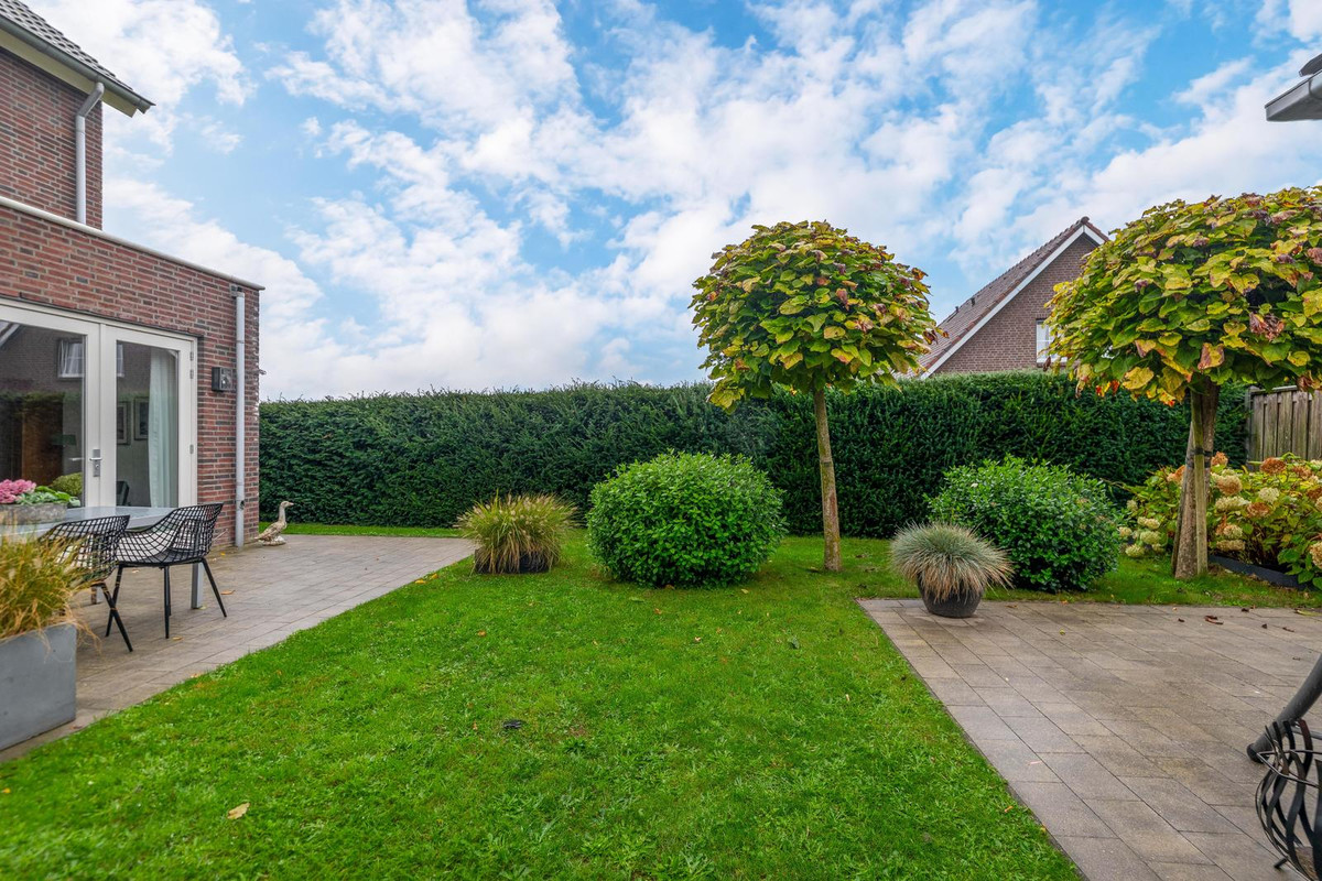 Hoekwoning te koop: Maaszicht 12, Lomm