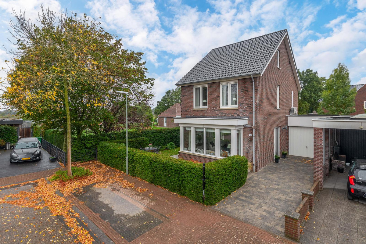 Hoekwoning te koop: Maaszicht 12, Lomm