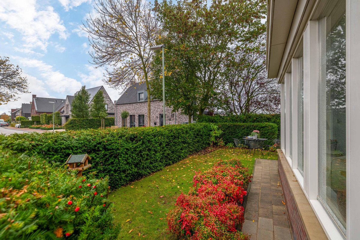 Hoekwoning te koop: Maaszicht 12, Lomm