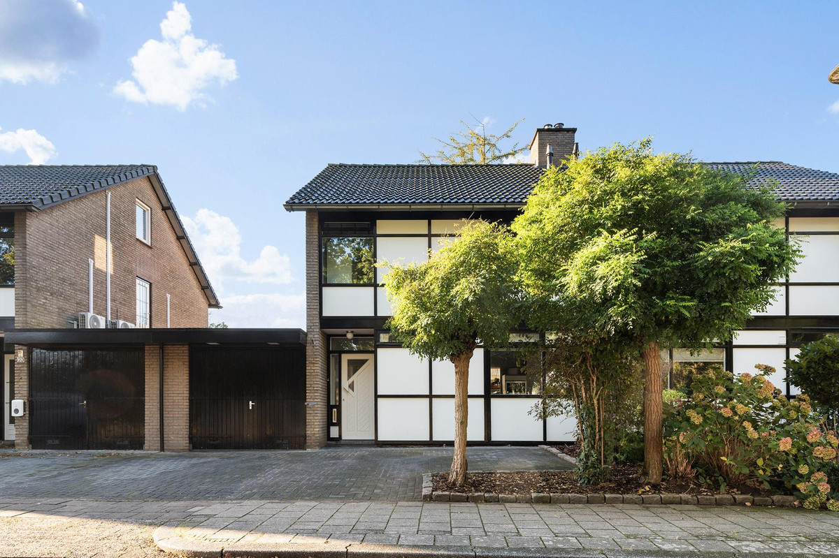 Tussenwoning te koop: P.C. Hooftlaan 18, Hengelo