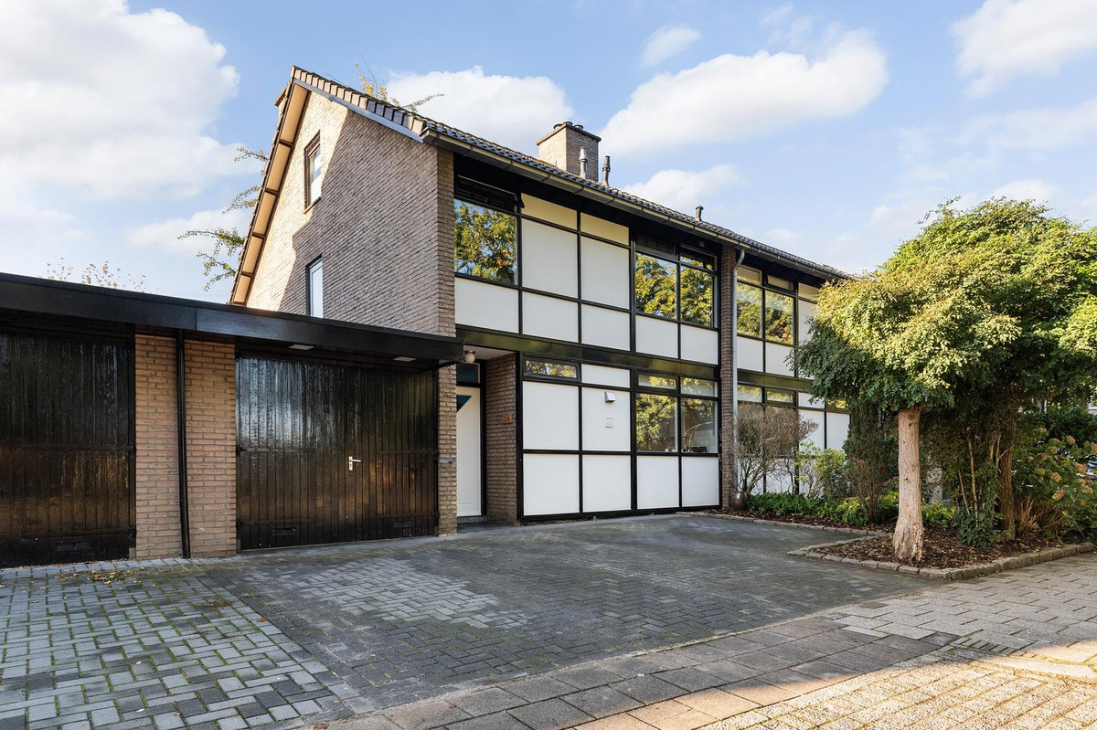 Tussenwoning te koop: P.C. Hooftlaan 18, Hengelo
