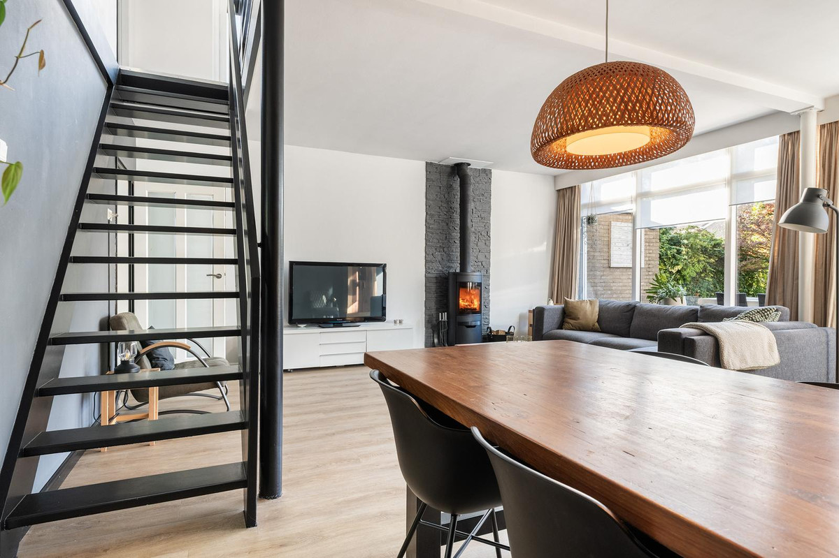Tussenwoning te koop: P.C. Hooftlaan 18, Hengelo