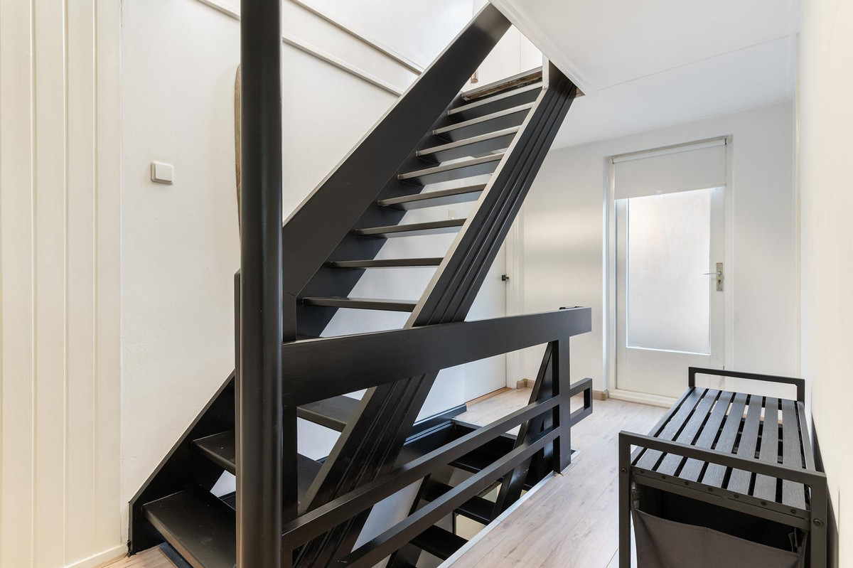 Tussenwoning te koop: P.C. Hooftlaan 18, Hengelo
