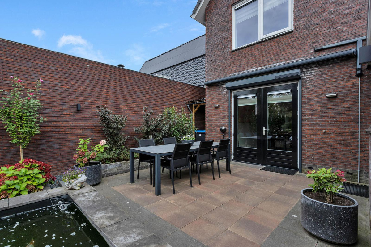 Vrijstaande woning te koop: Dr. Van Damstraat 45, Enschede