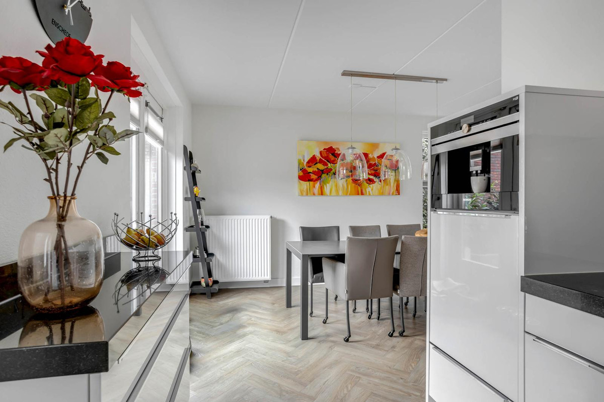 Vrijstaande woning te koop: Dr. Van Damstraat 45, Enschede