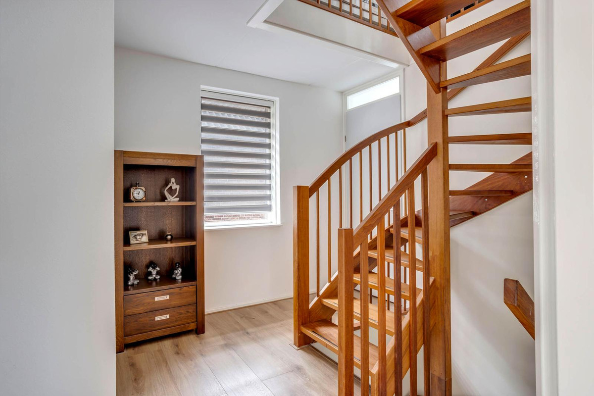Vrijstaande woning te koop: Dr. Van Damstraat 45, Enschede