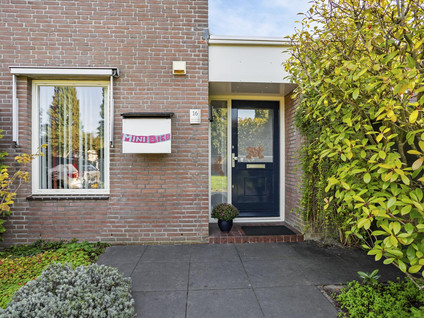 Maansteen 16