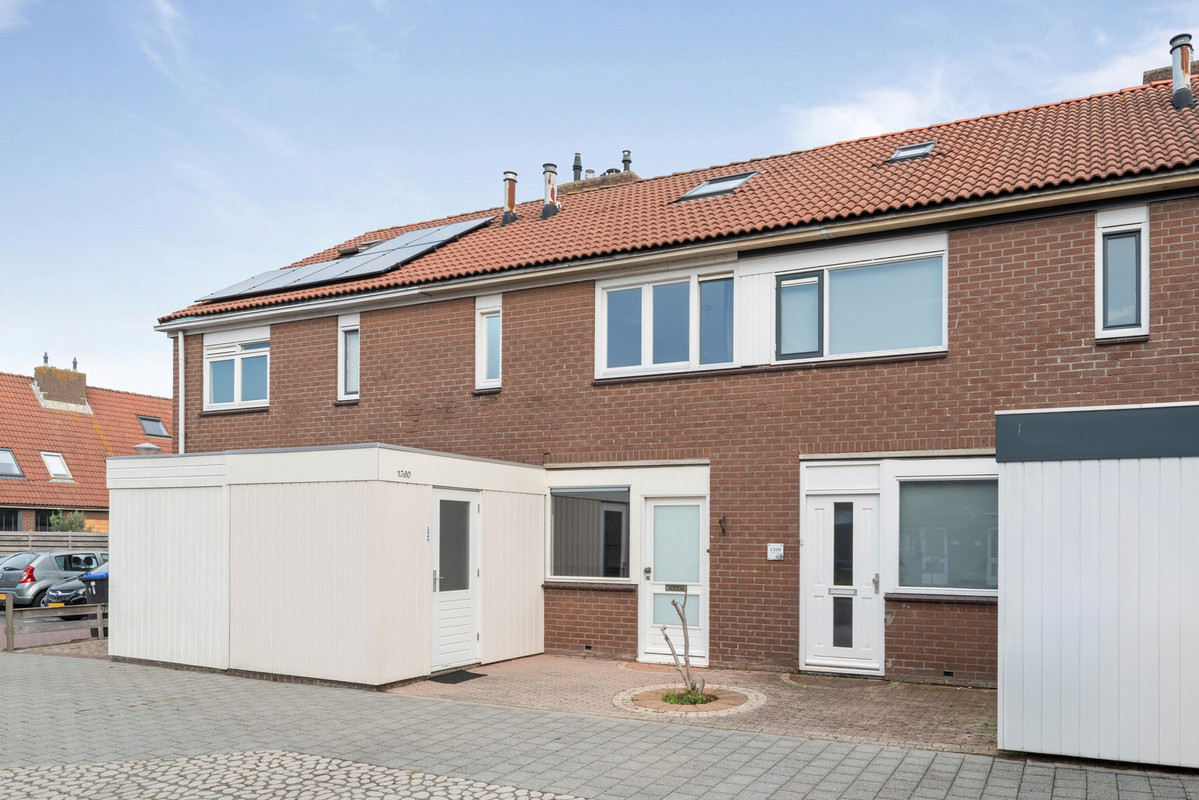 Tussenwoning te koop: Kruiszwin 1360, Julianadorp