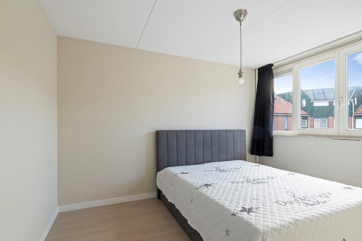 Tussenwoning te koop: Kruiszwin 1360, Julianadorp