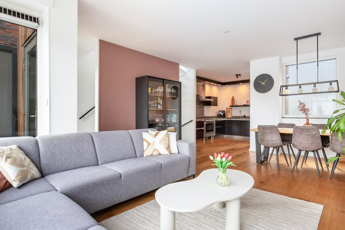 Tussenwoning te koop: Burgemeester Bracklaan 49, Reeuwijk