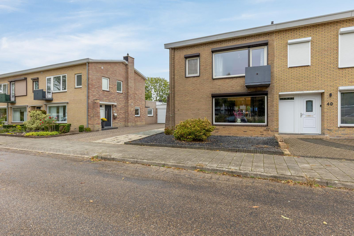 Hoekwoning te koop: Leeuwenhoekstraat 42, Geleen