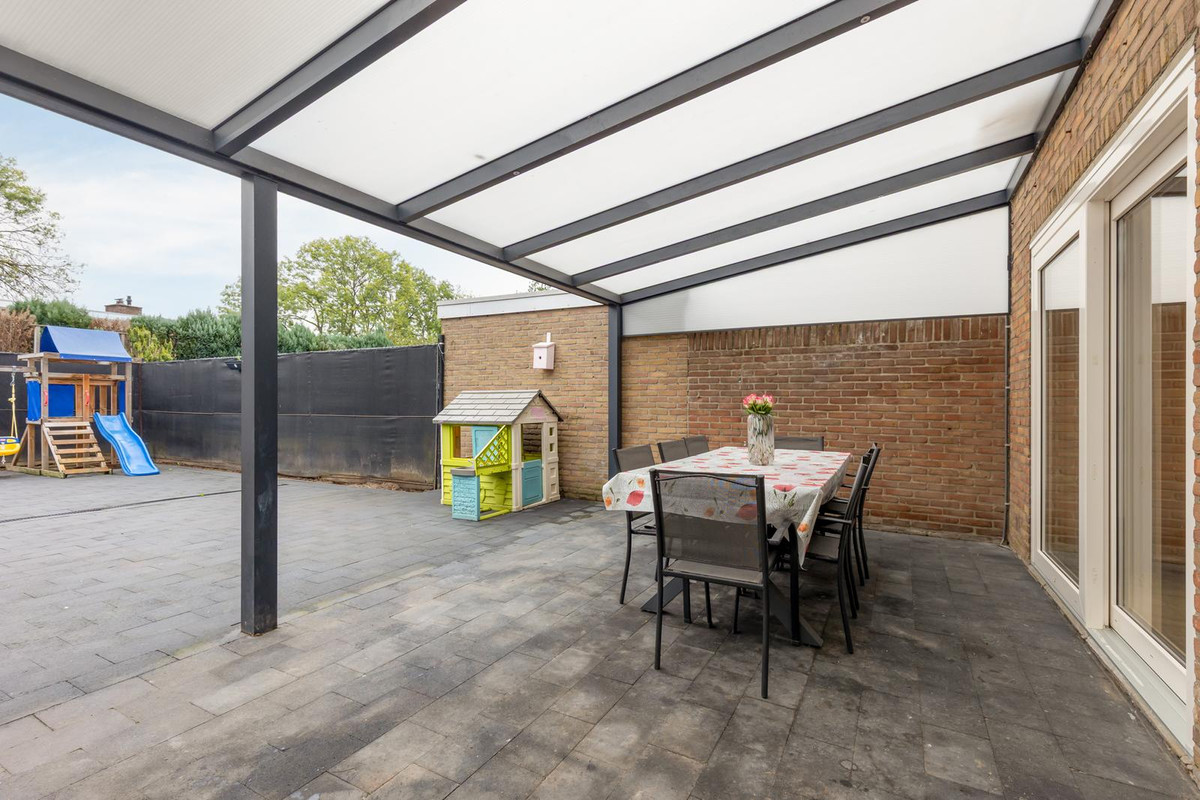 Hoekwoning te koop: Leeuwenhoekstraat 42, Geleen