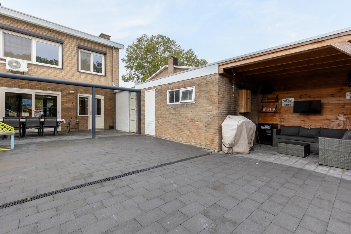Hoekwoning te koop: Leeuwenhoekstraat 42, Geleen