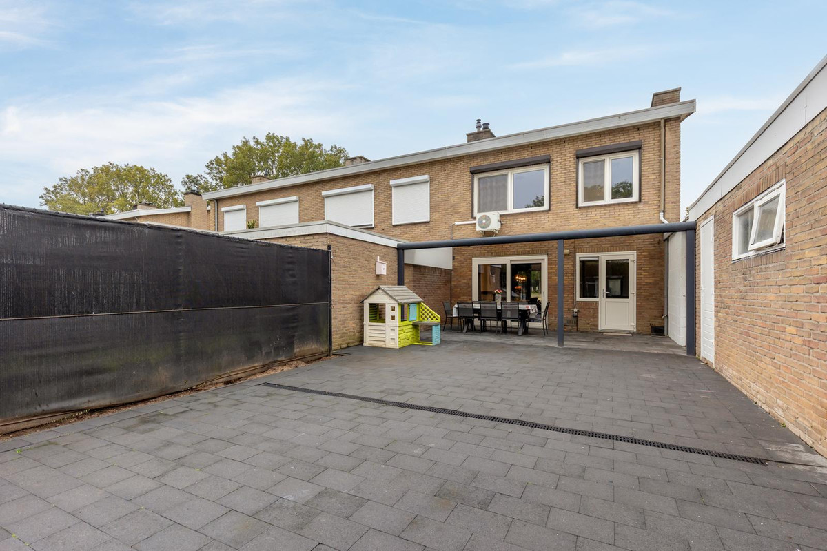 Hoekwoning te koop: Leeuwenhoekstraat 42, Geleen