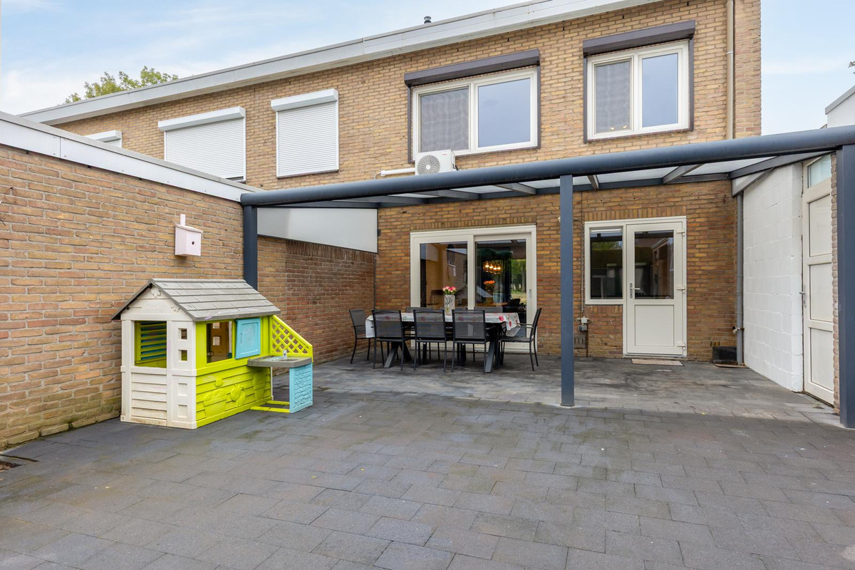 Hoekwoning te koop: Leeuwenhoekstraat 42, Geleen