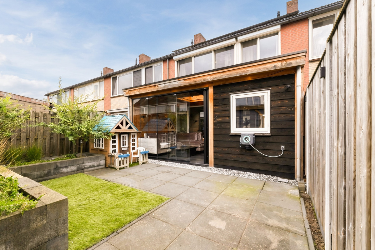 Tussenwoning te koop: Constantijnstraat 89, Vroomshoop