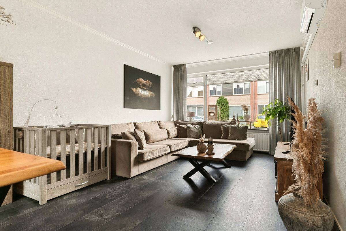 Tussenwoning te koop: Constantijnstraat 89, Vroomshoop
