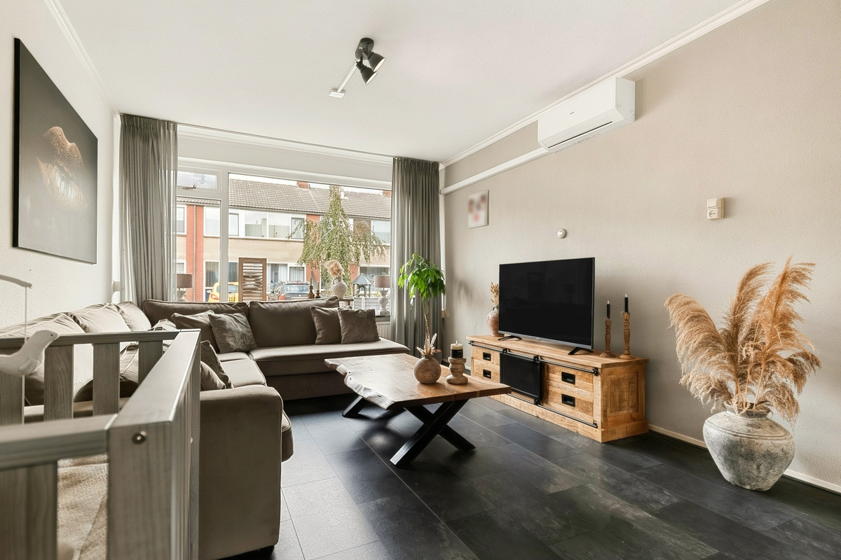 Tussenwoning te koop: Constantijnstraat 89, Vroomshoop