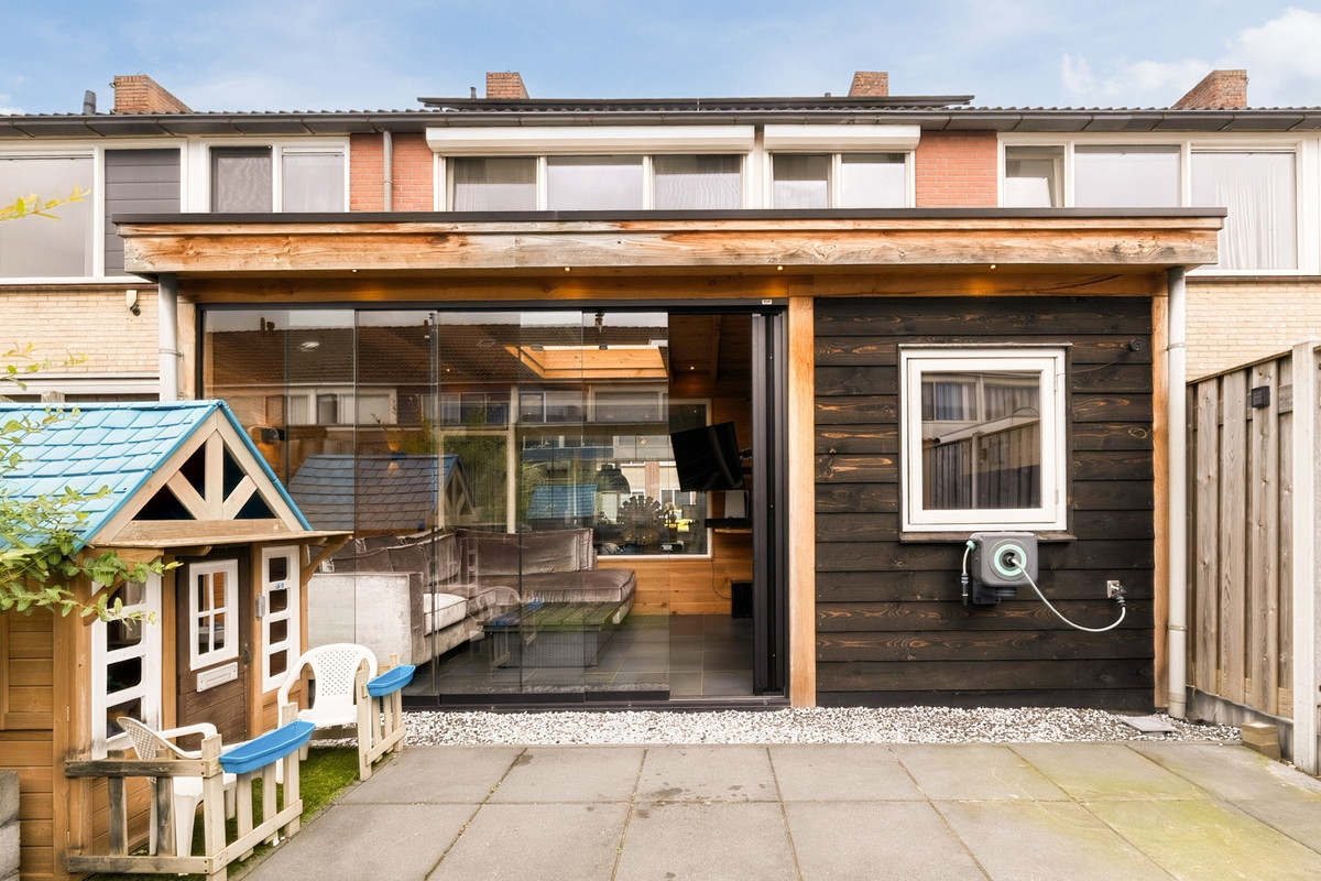 Tussenwoning te koop: Constantijnstraat 89, Vroomshoop