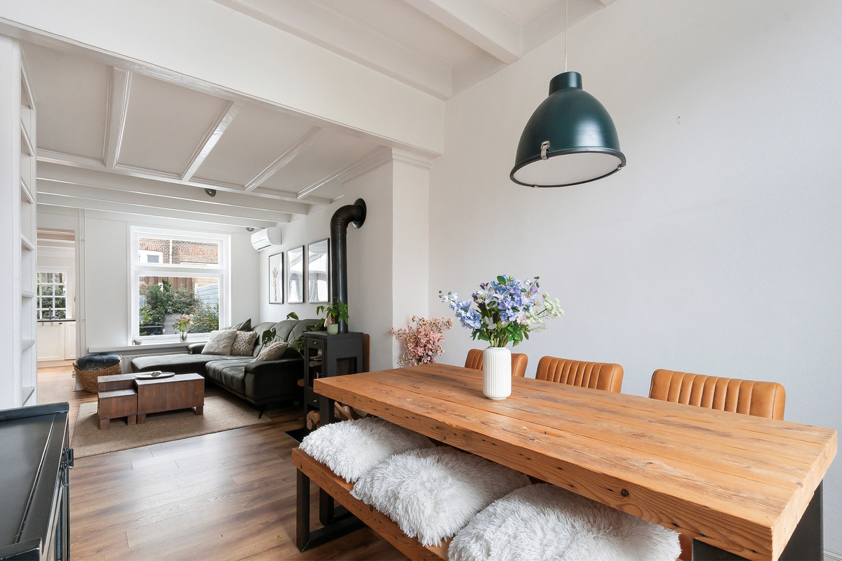 Tussenwoning te koop: Eigenhaard 31, Dordrecht