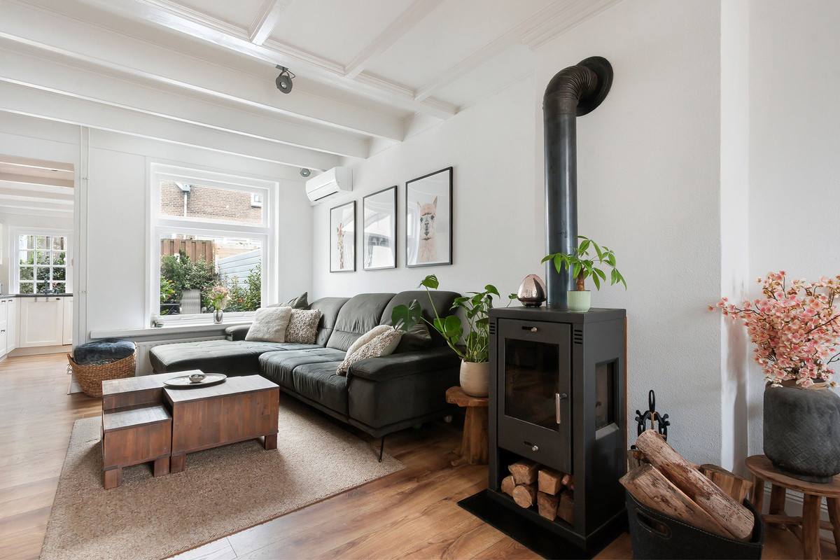 Tussenwoning te koop: Eigenhaard 31, Dordrecht